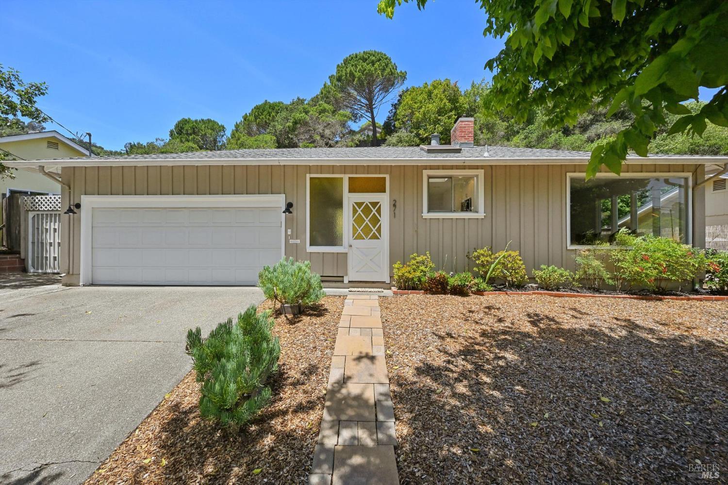 271 Irwin Street photo 3