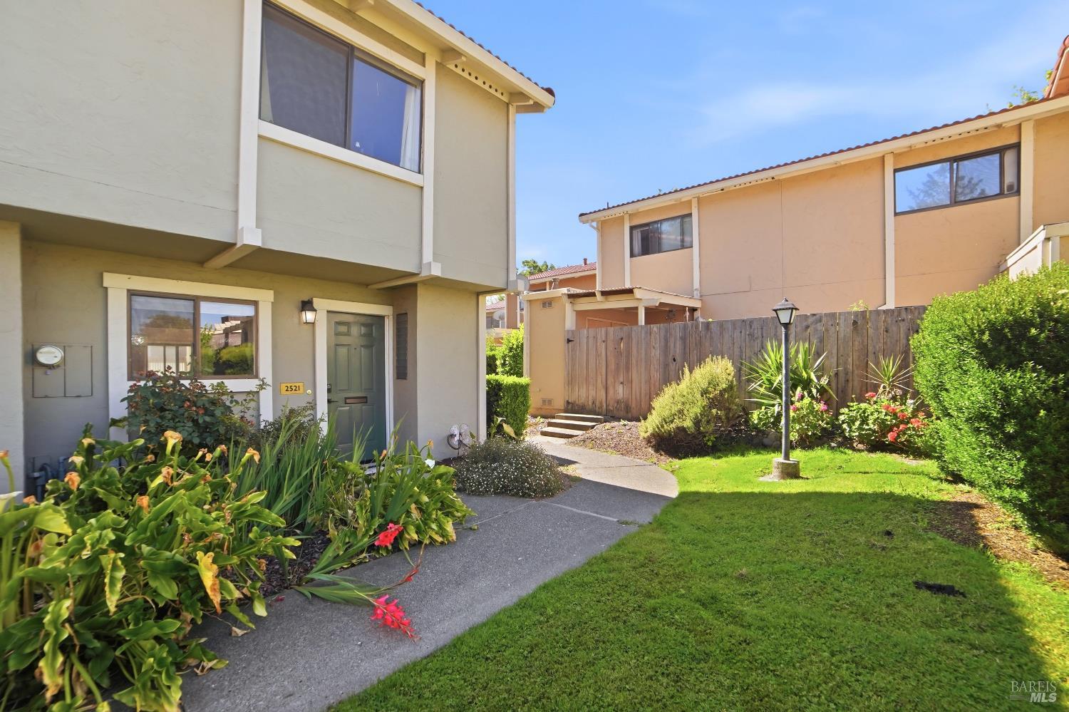2521 Vallejo Street photo 2