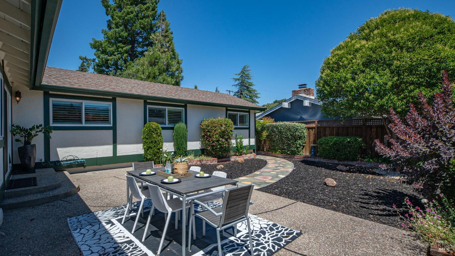 4 Mendocino Lane
