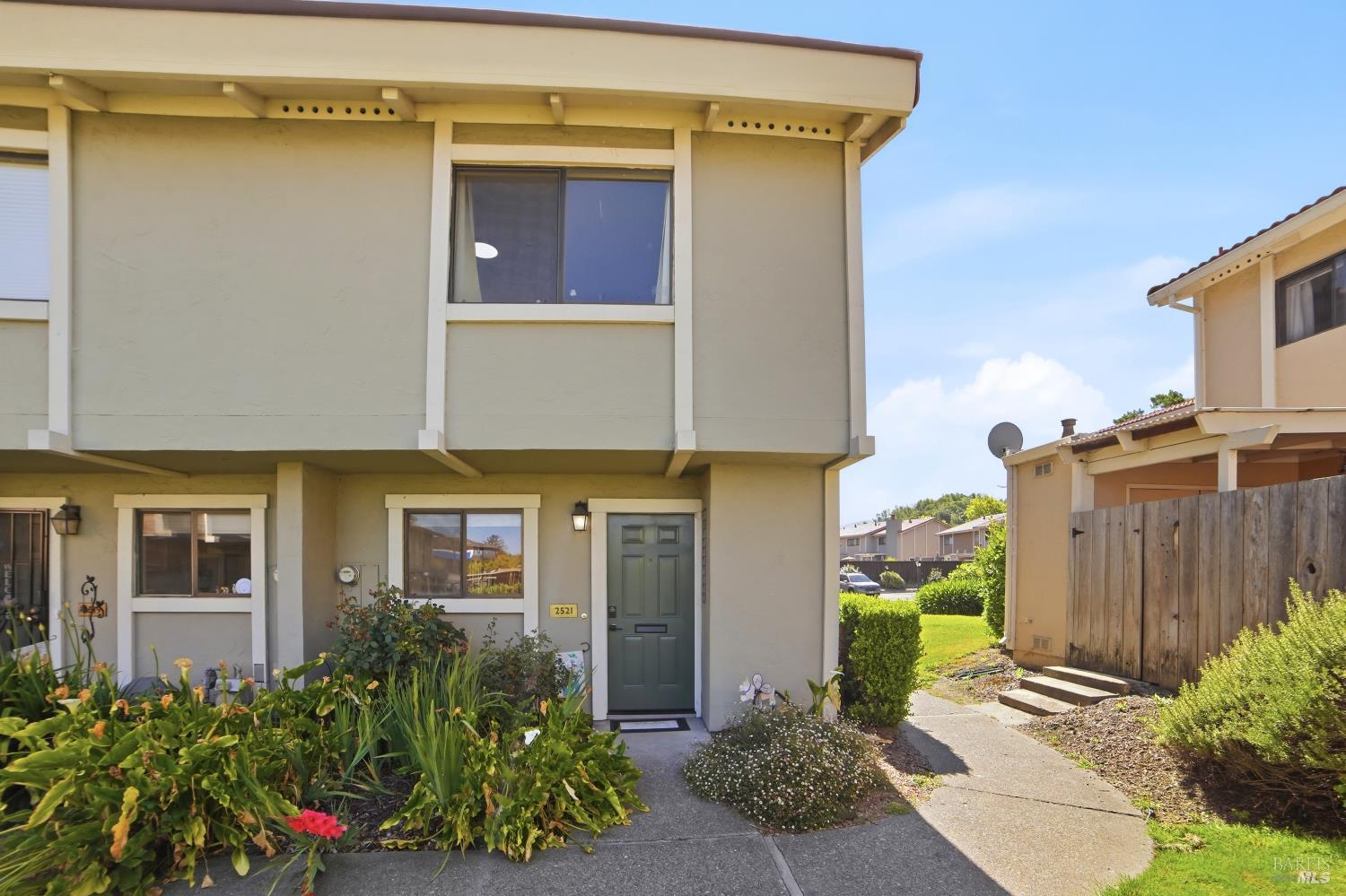 2521 Vallejo Street photo 3