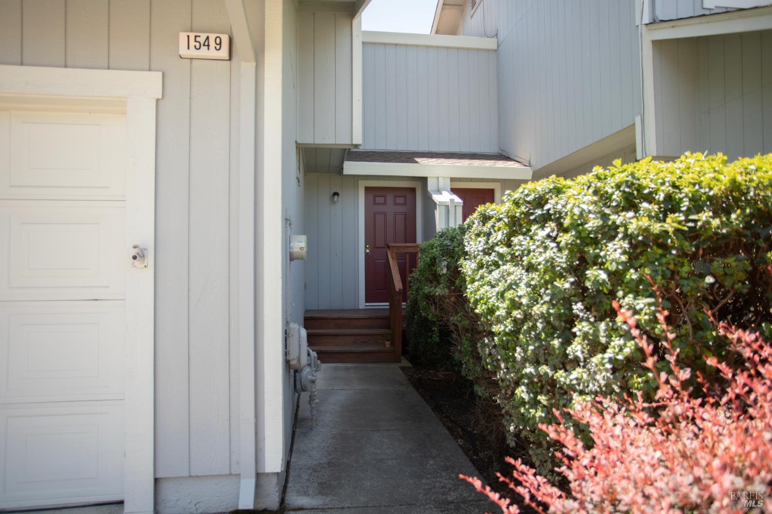 1549 Monarch Place photo 3