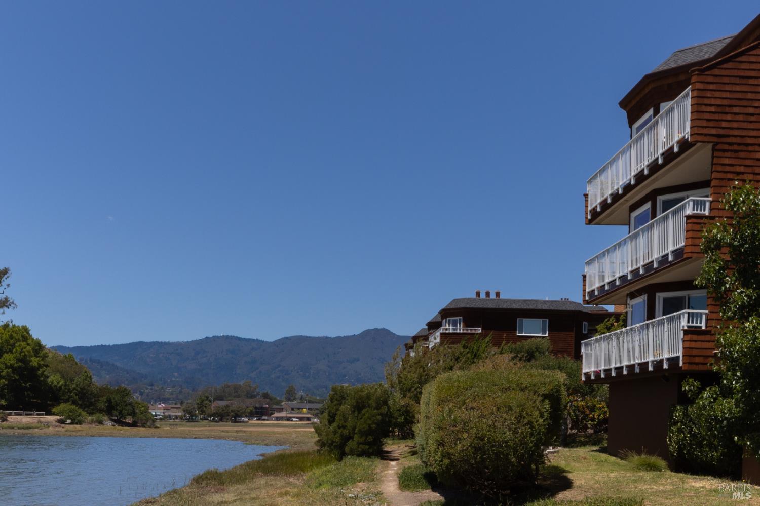 120 Seminary Drive Unit: #2E