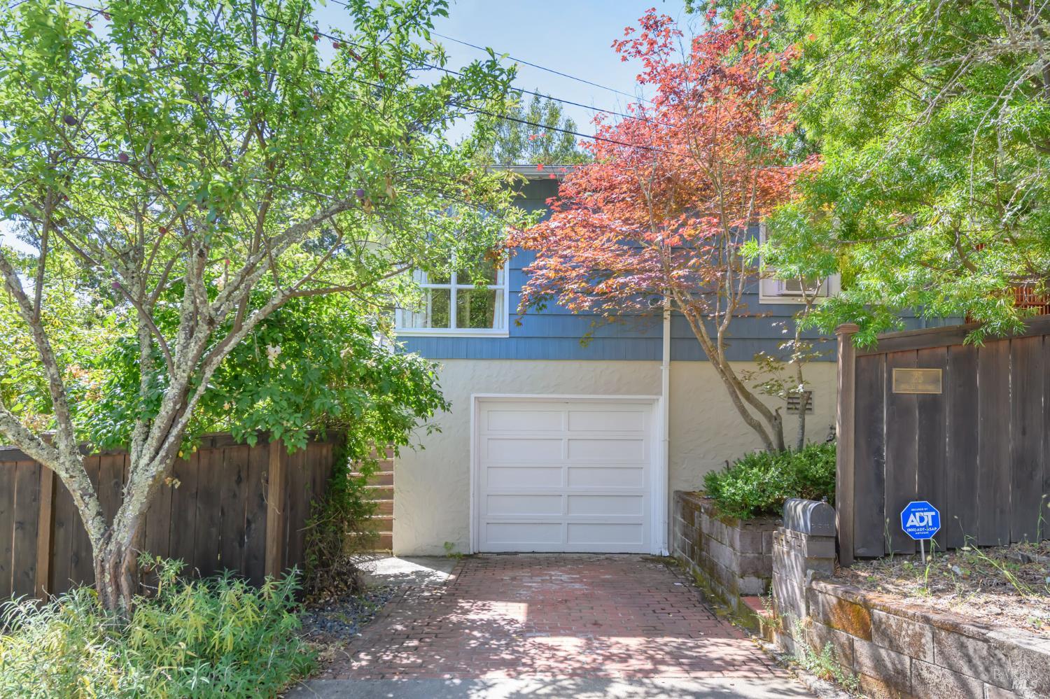 25 Maple Avenue