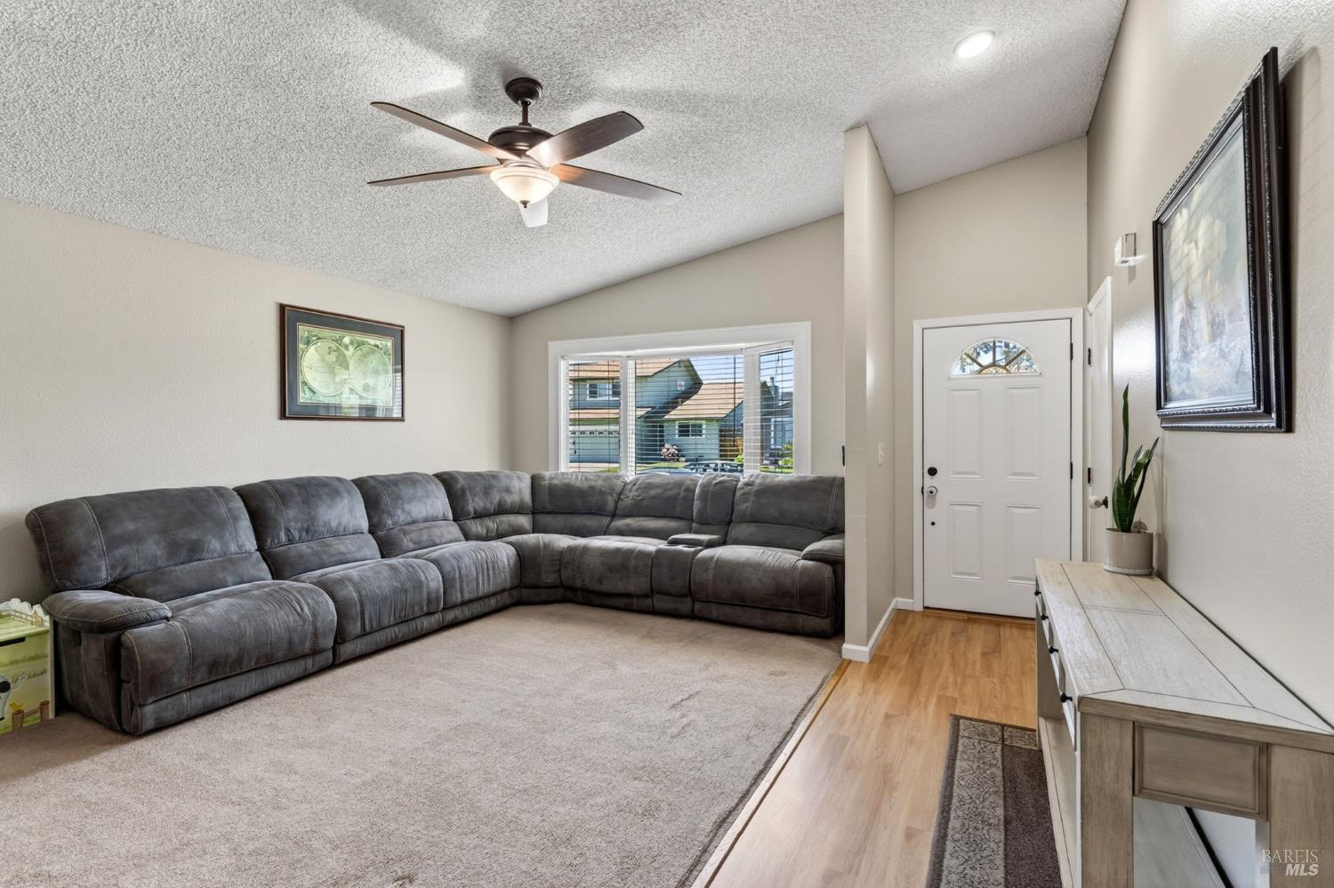 4526 Hillview Court photo 3