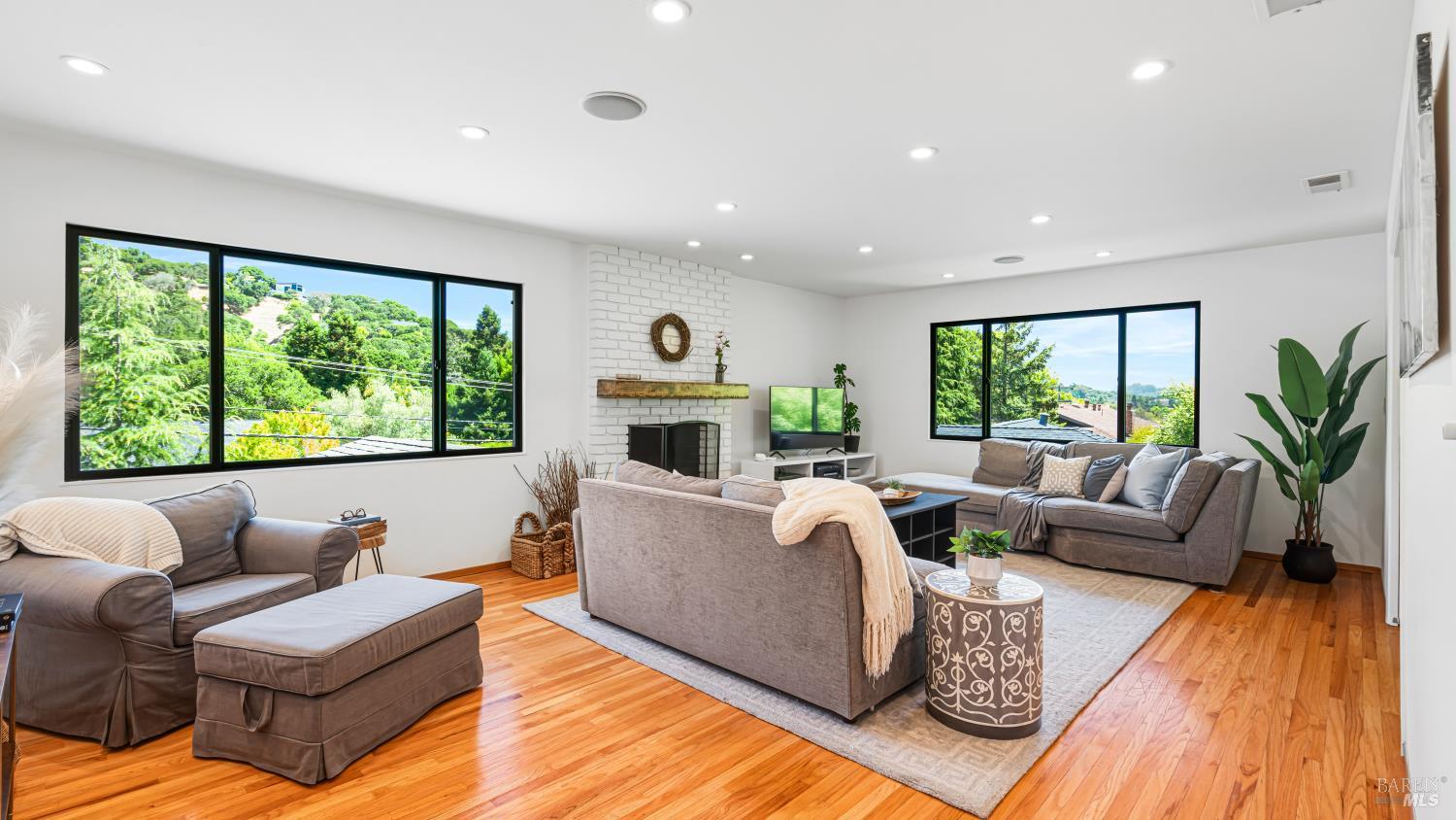 107 Rollingwood Drive