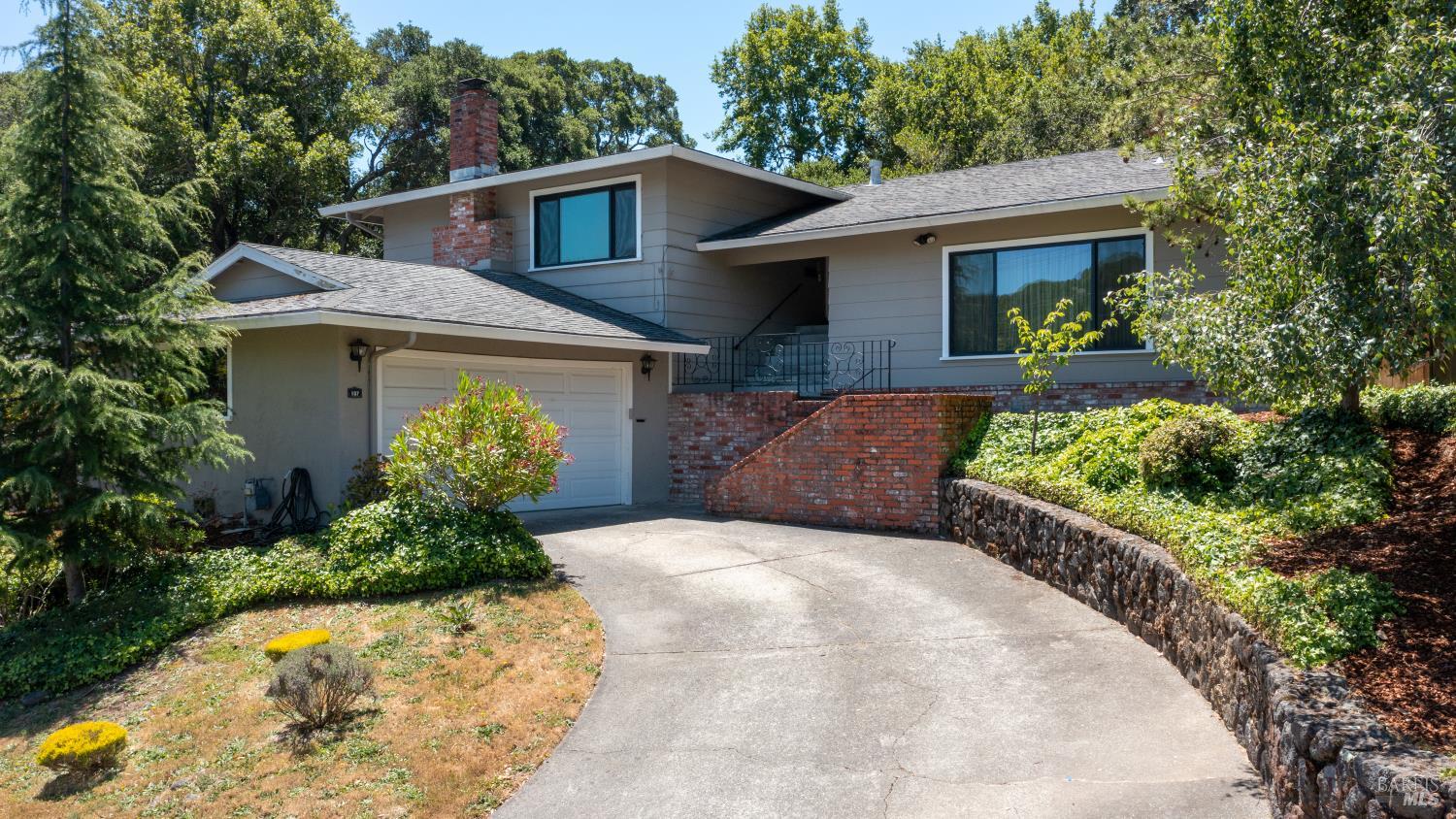 107 Rollingwood Drive