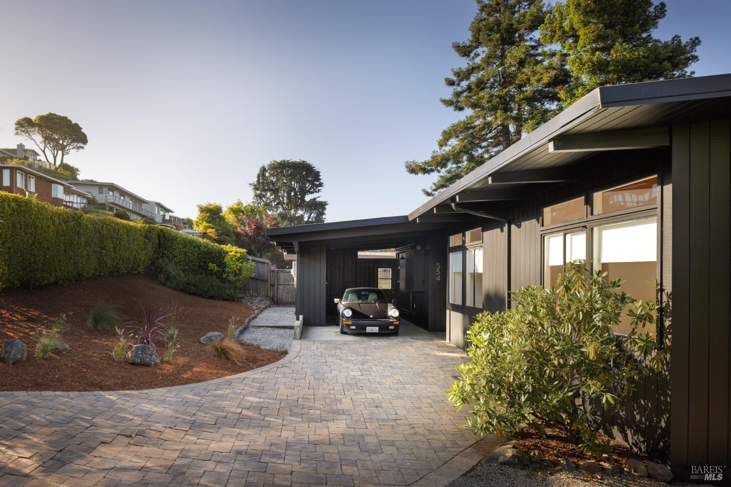 554 Virginia Drive photo 2