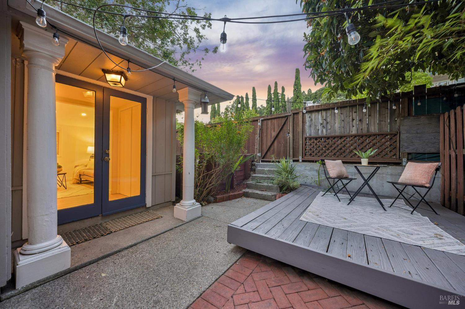 121 Mono Avenue