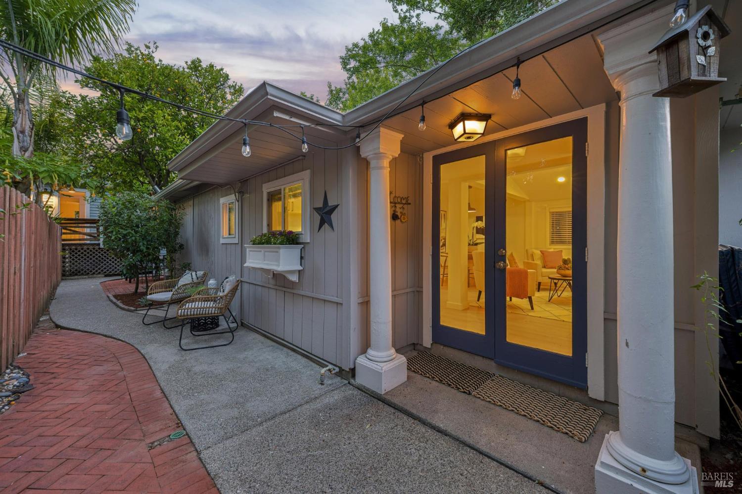 121 Mono Avenue