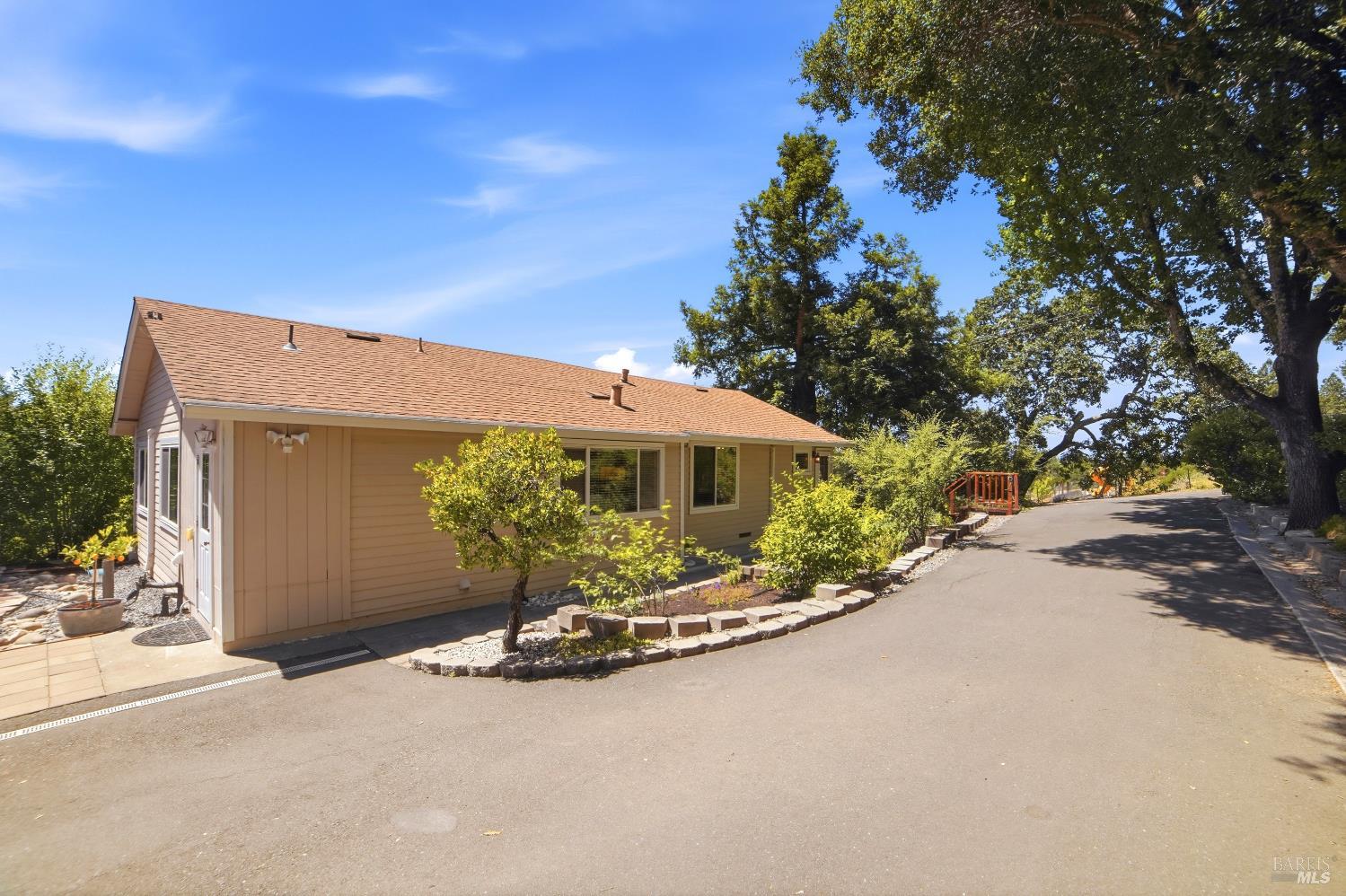7695 Atkinson Road photo 3