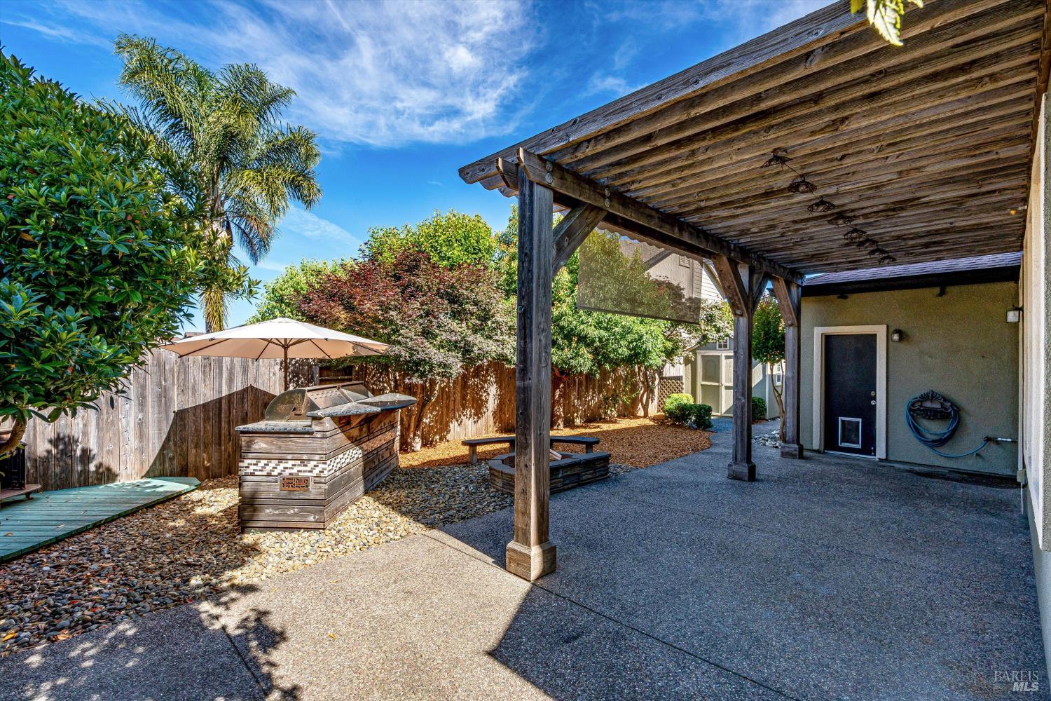 1541 Jainine Street photo 3