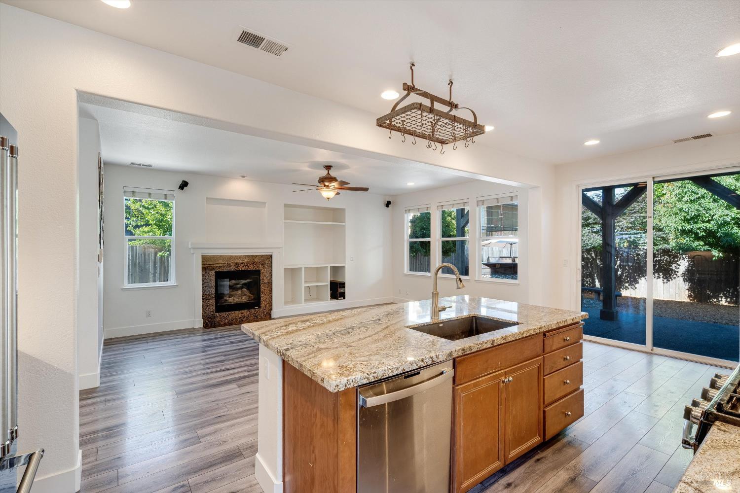 1541 Jainine Street photo 2