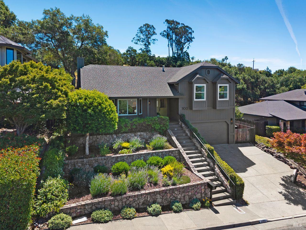 1100 Sunnyside Drive photo 2