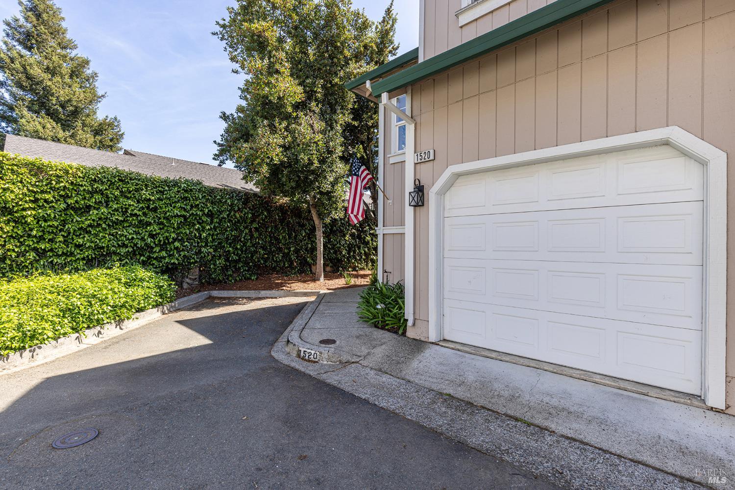 1520 Pinebrook Place photo 2
