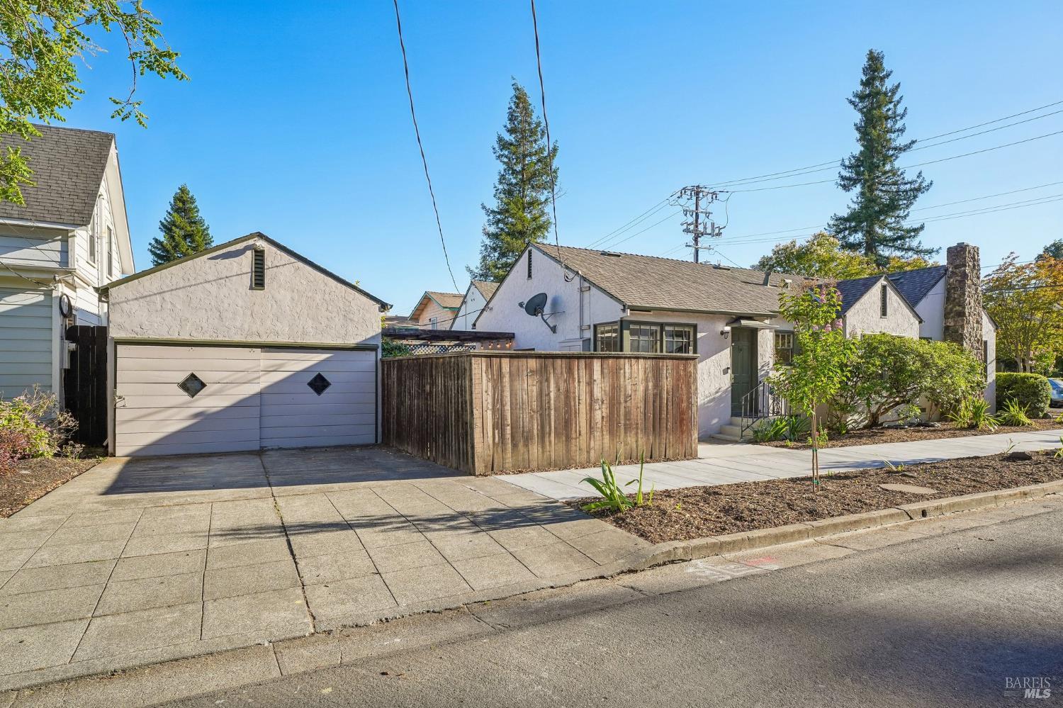 536 Orchard Street photo 3