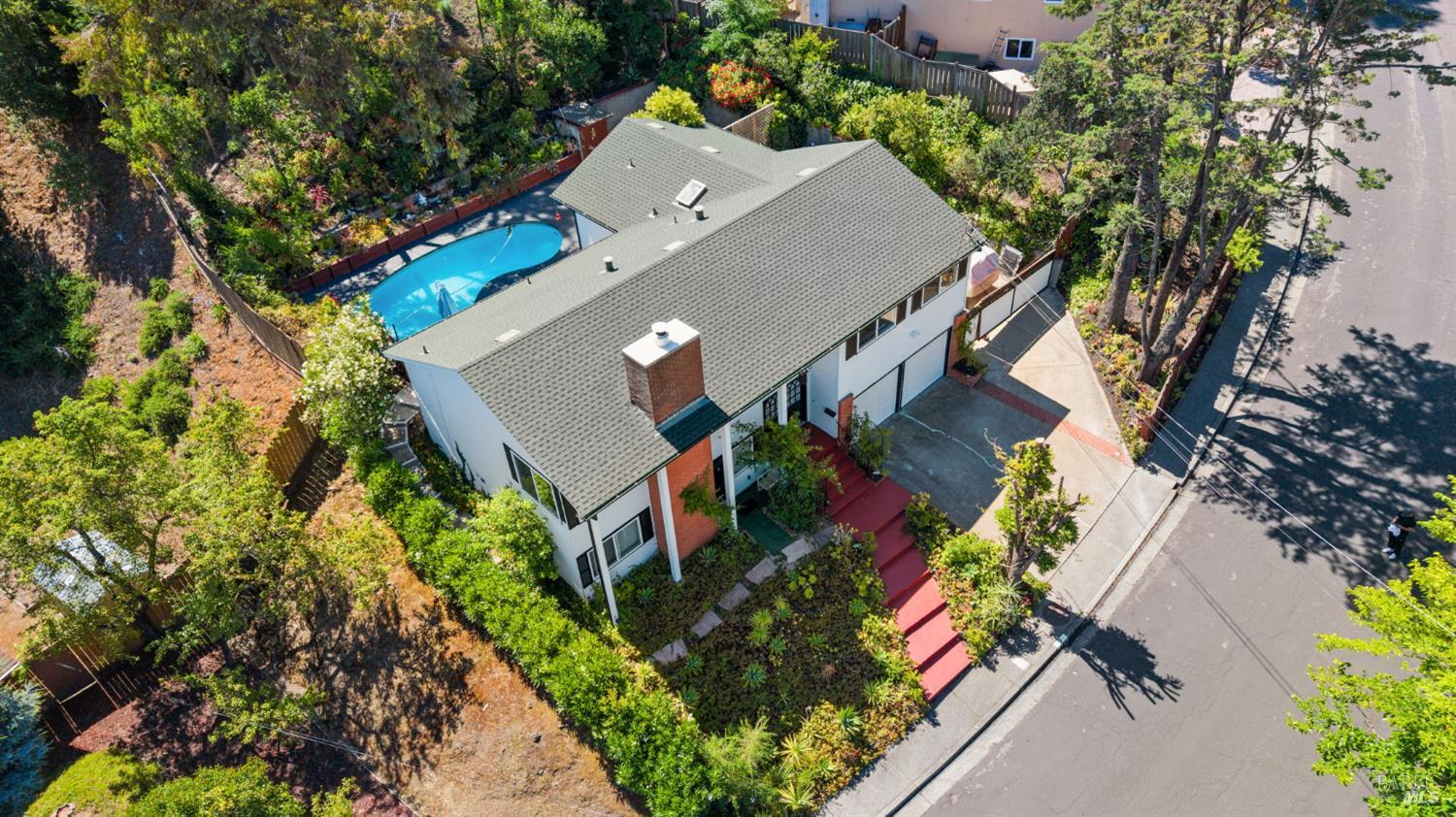 823 Tamarack Drive