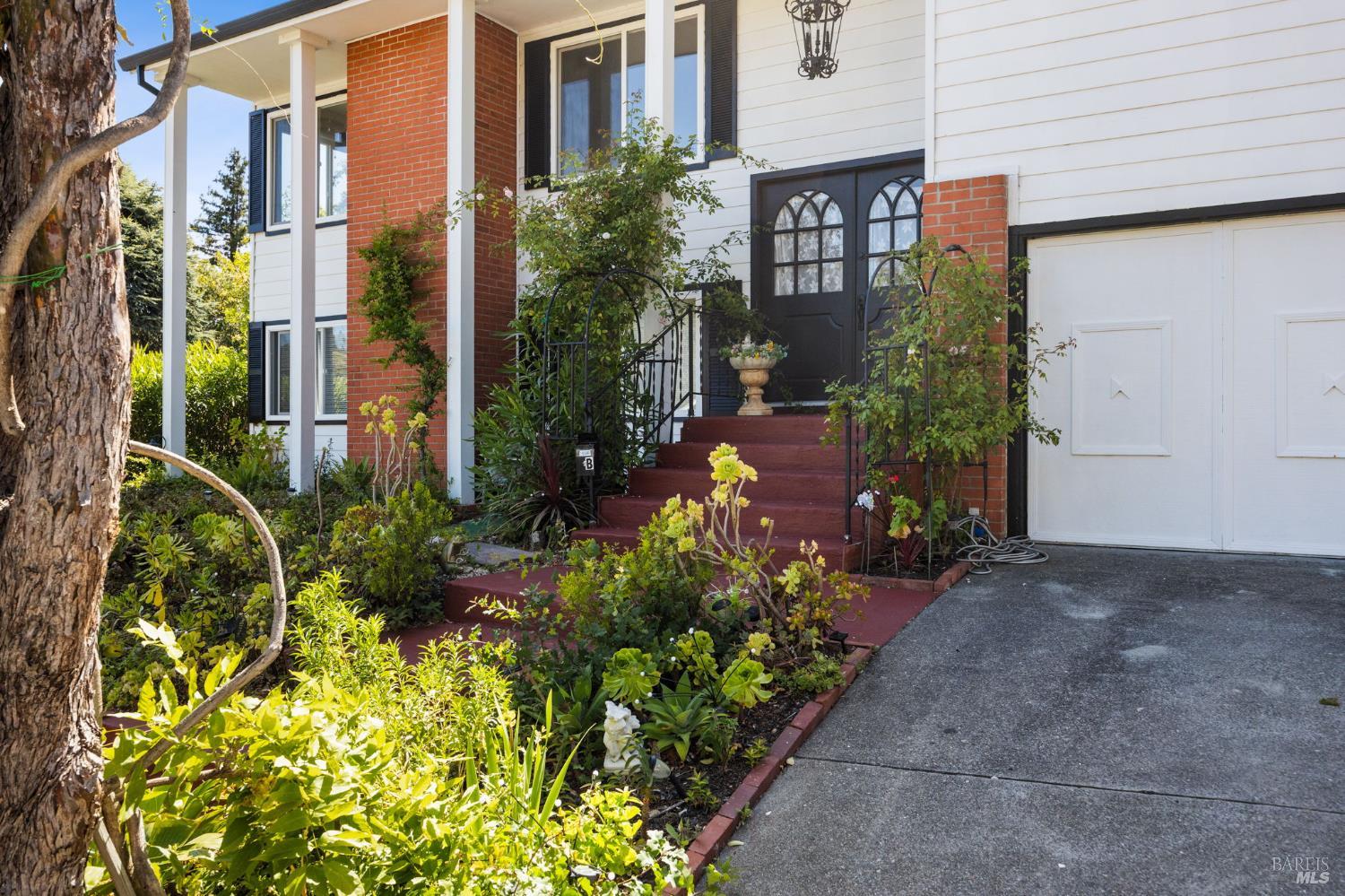 823 Tamarack Drive