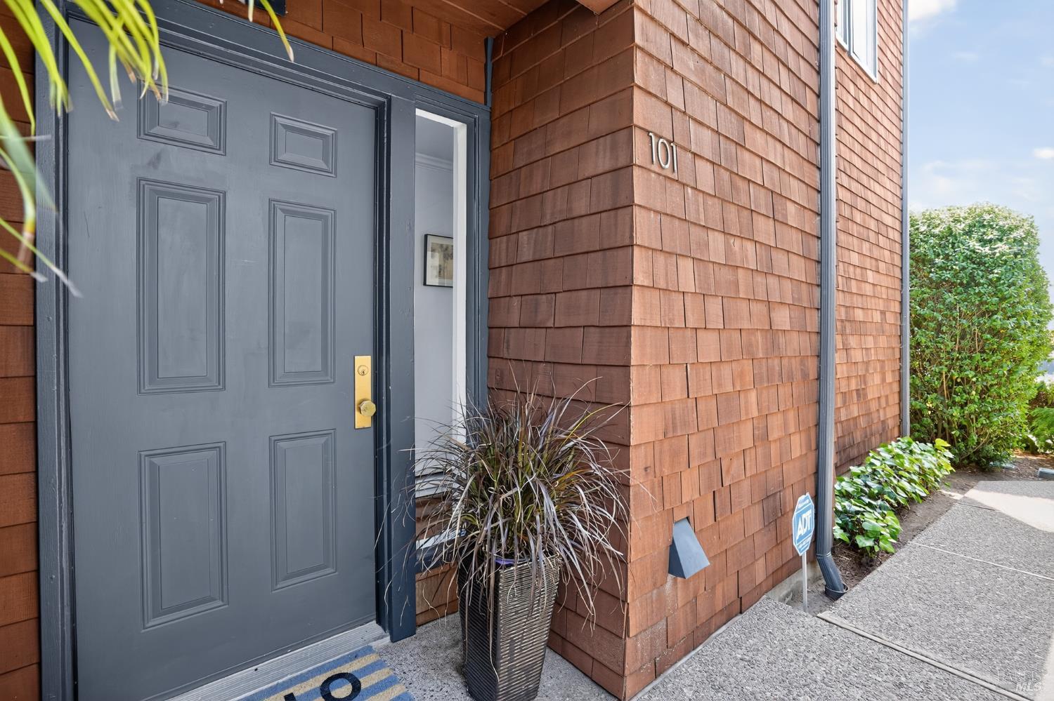 101 Headlands Court