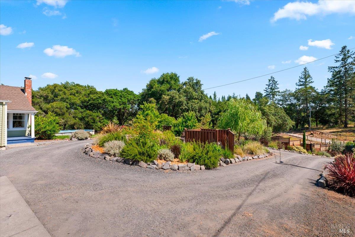 1704 Hurlbut Lane photo 3