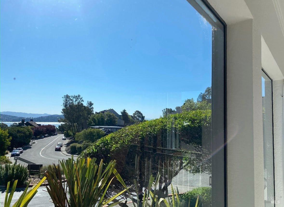 101 Headlands Court