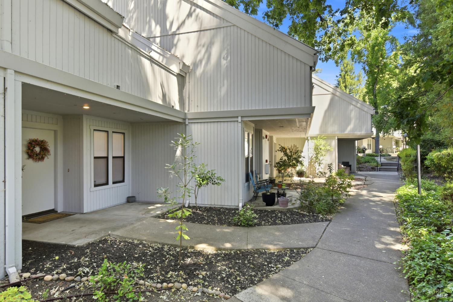 1308 Mission Boulevard photo 2