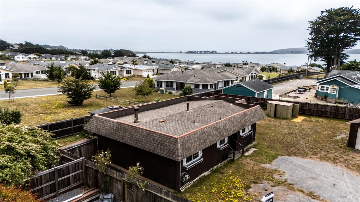 1135 Bay View Street photo 2