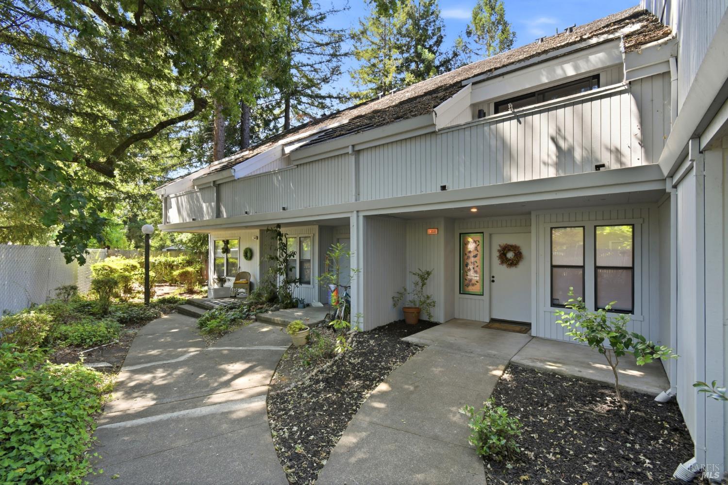 1308 Mission Boulevard photo 3