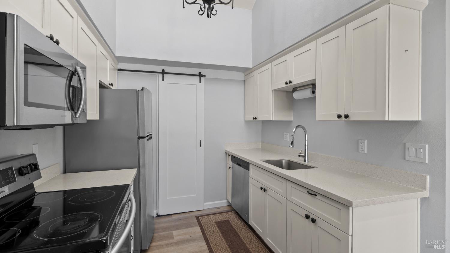3092 Yulupa Avenue photo 2