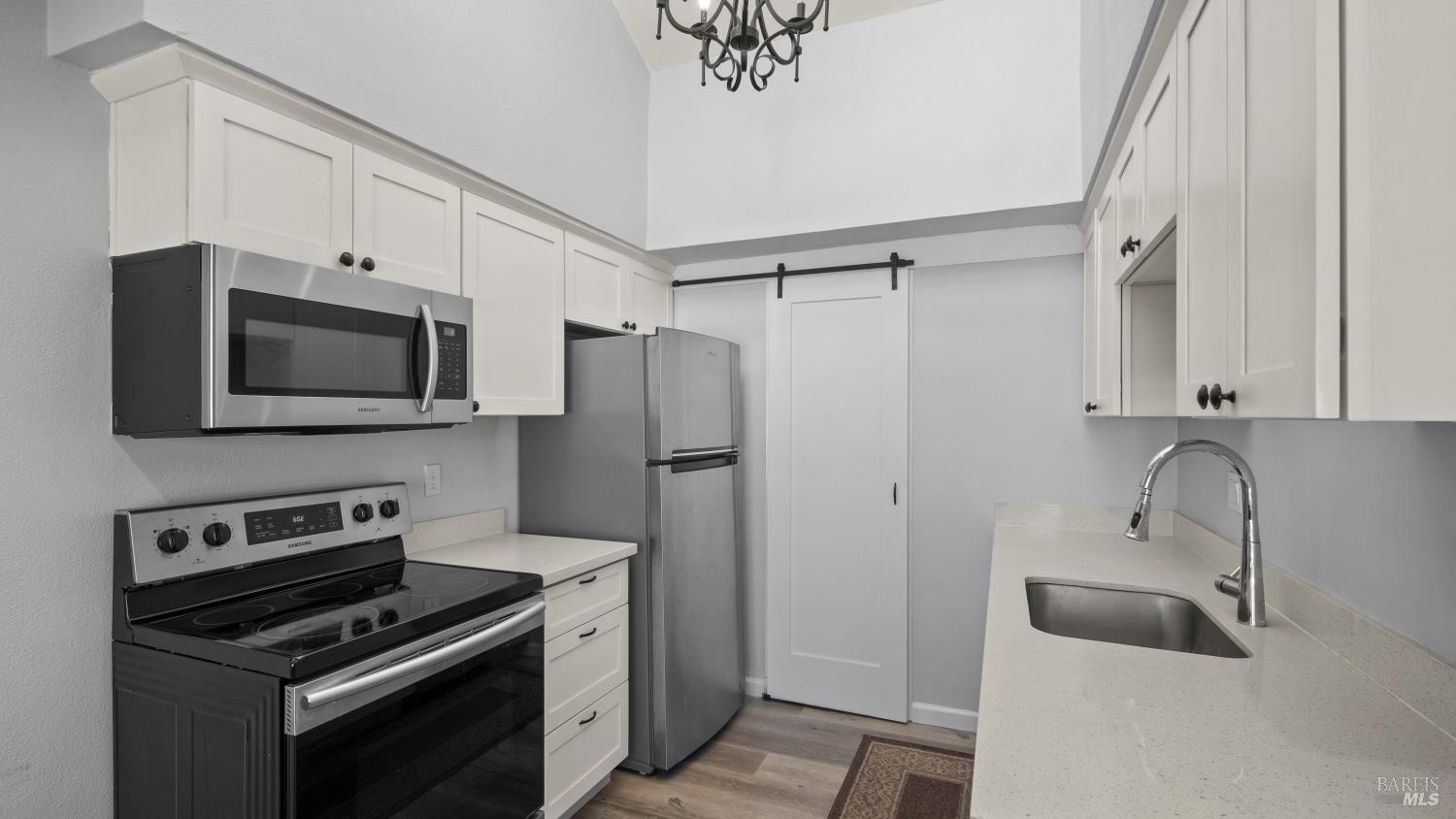 3092 Yulupa Avenue photo 3