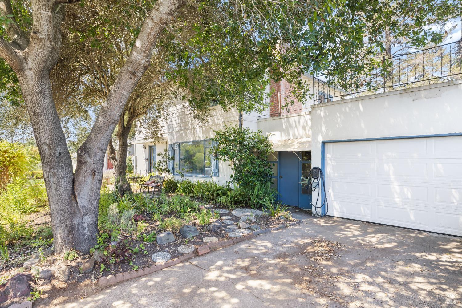 2053 Humboldt Street photo 2