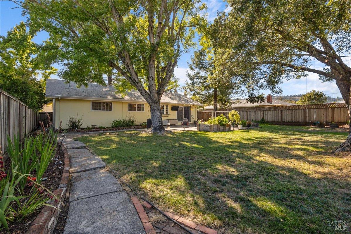 2216 Fremont Drive photo 2
