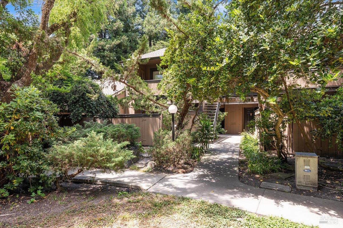 80 Creek Court photo 2