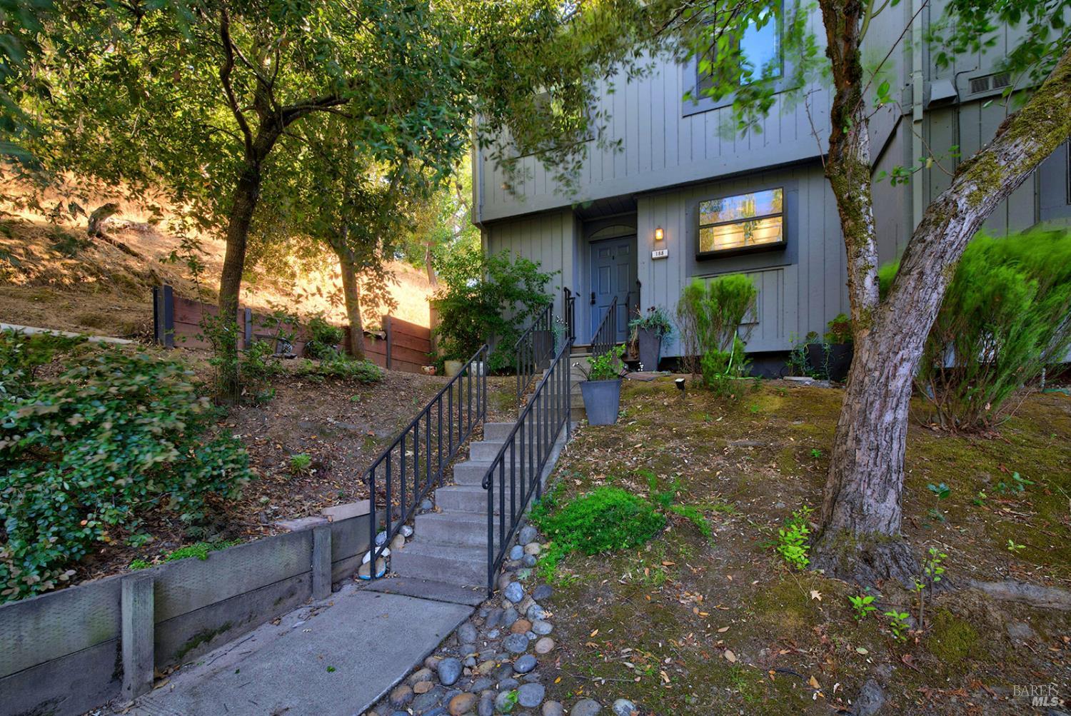 188 Escallonia Drive photo 2