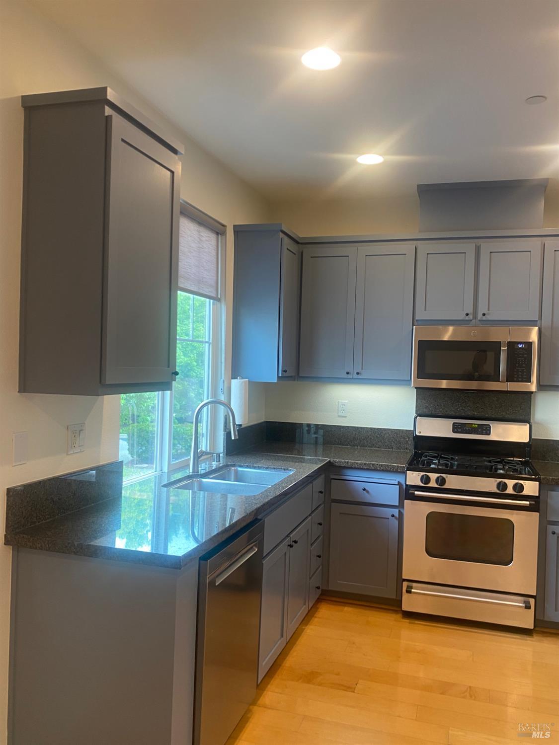 211 Pear Court photo 3
