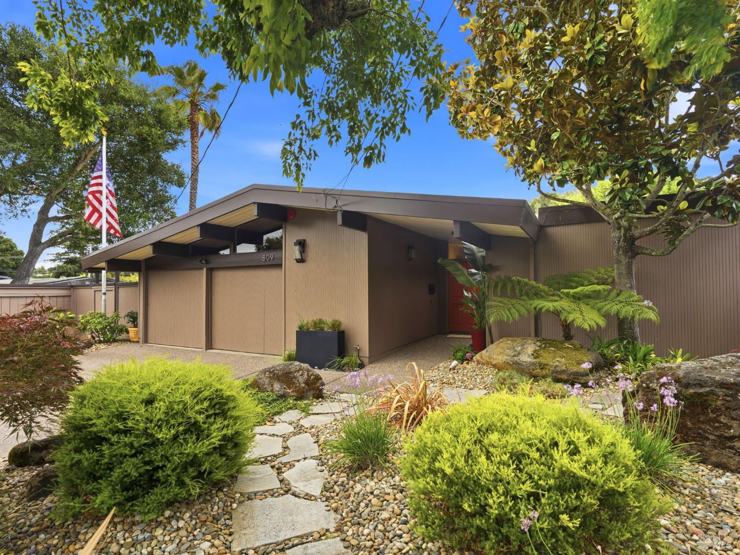 809 Flaxberry Lane photo 3
