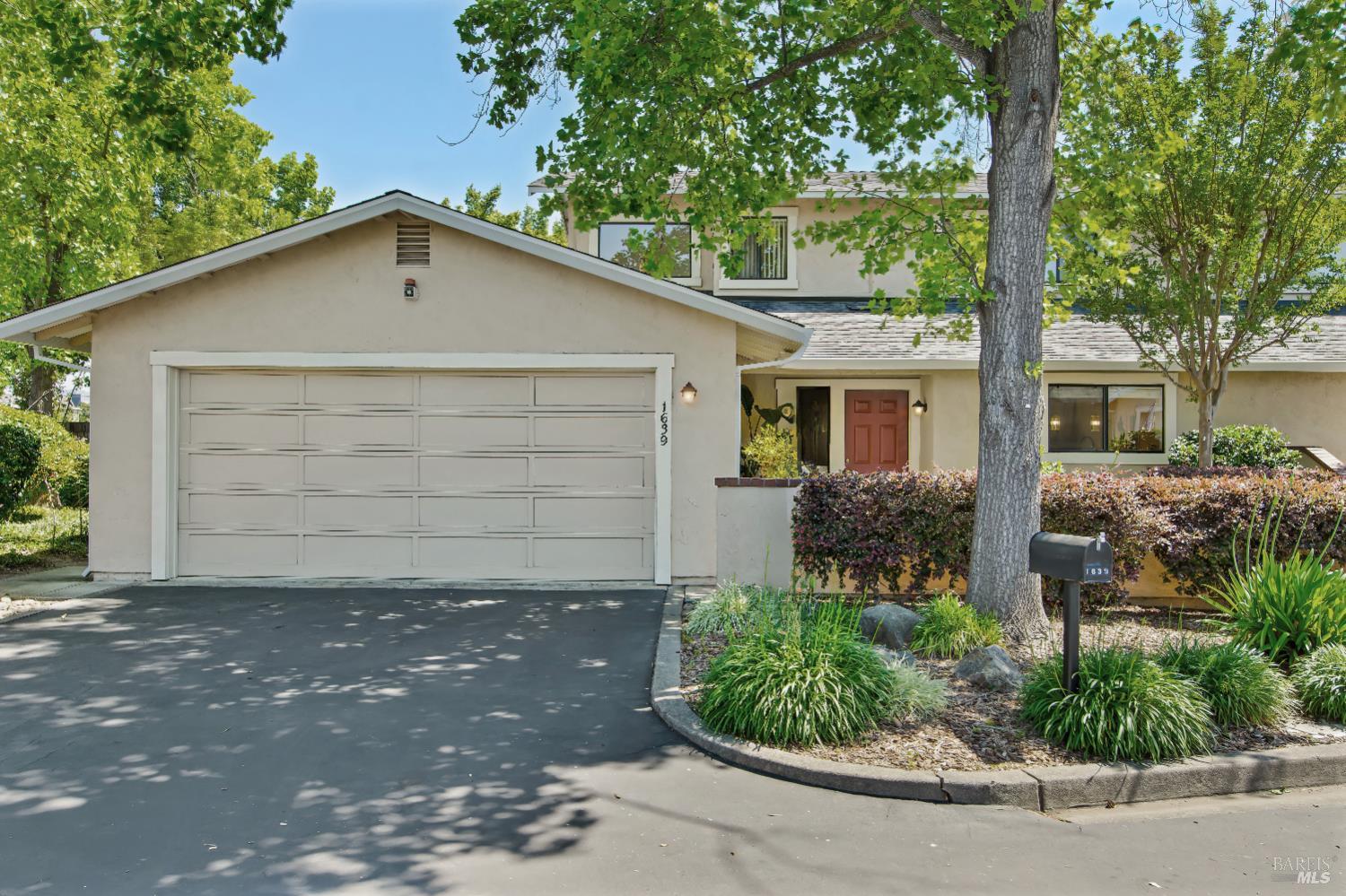 1639 San Vicente Avenue photo 2