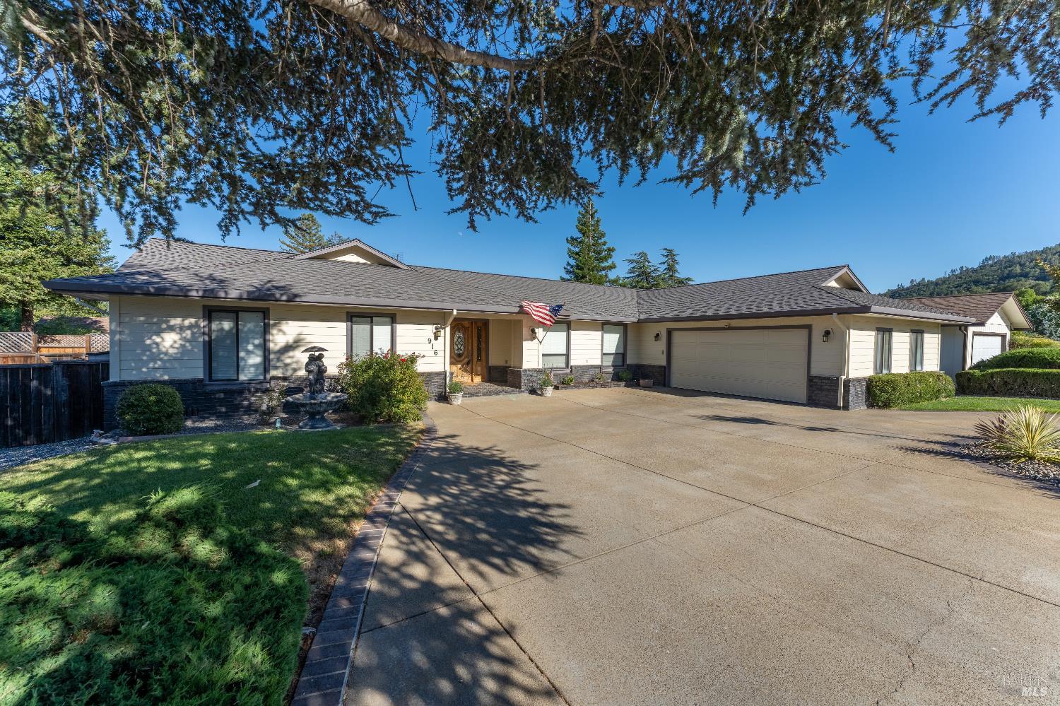 916 Fairway Avenue