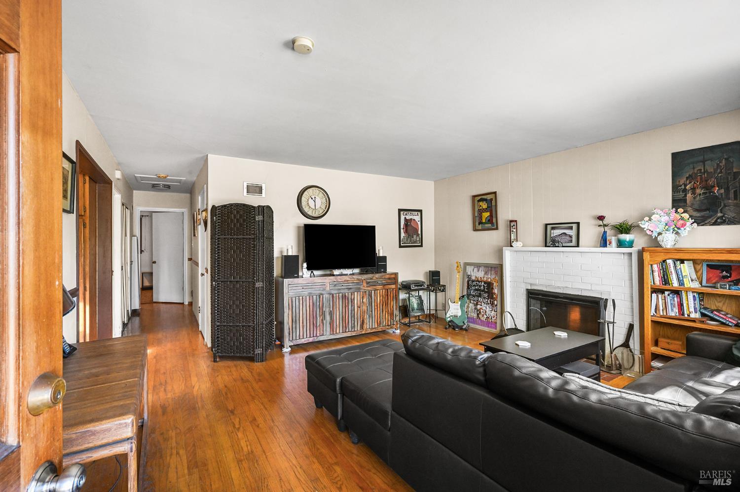 613 Ashbury Avenue photo 3