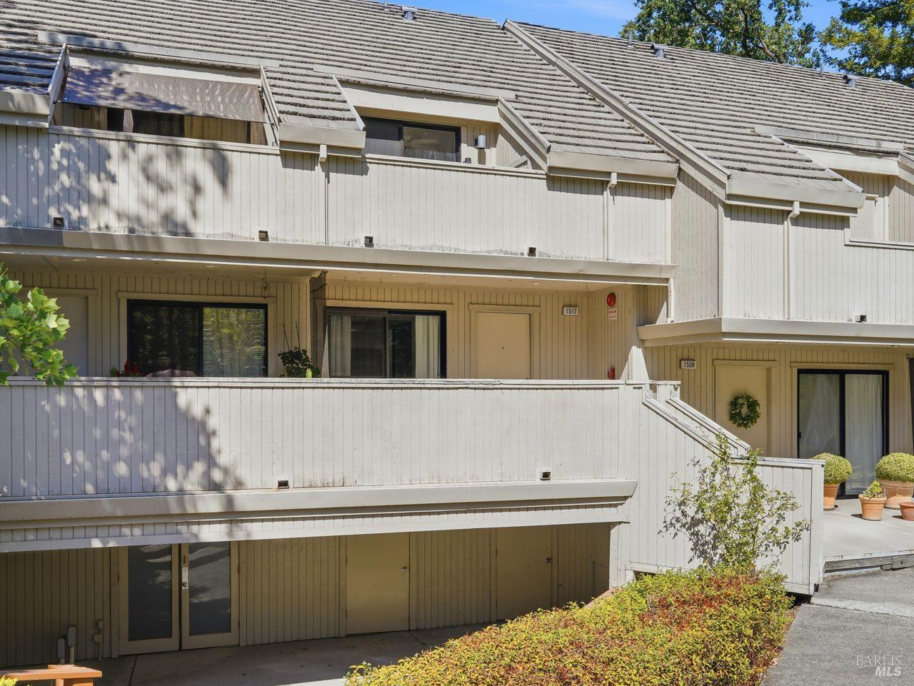 1512 Mission Boulevard photo 2