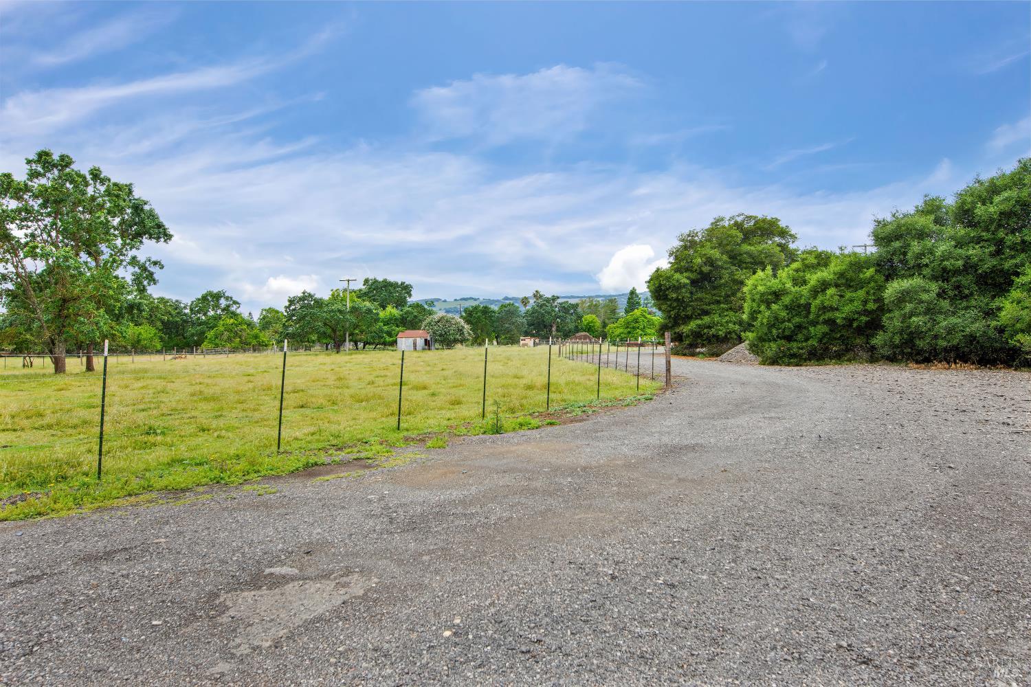 18775 Arnold Drive photo 2