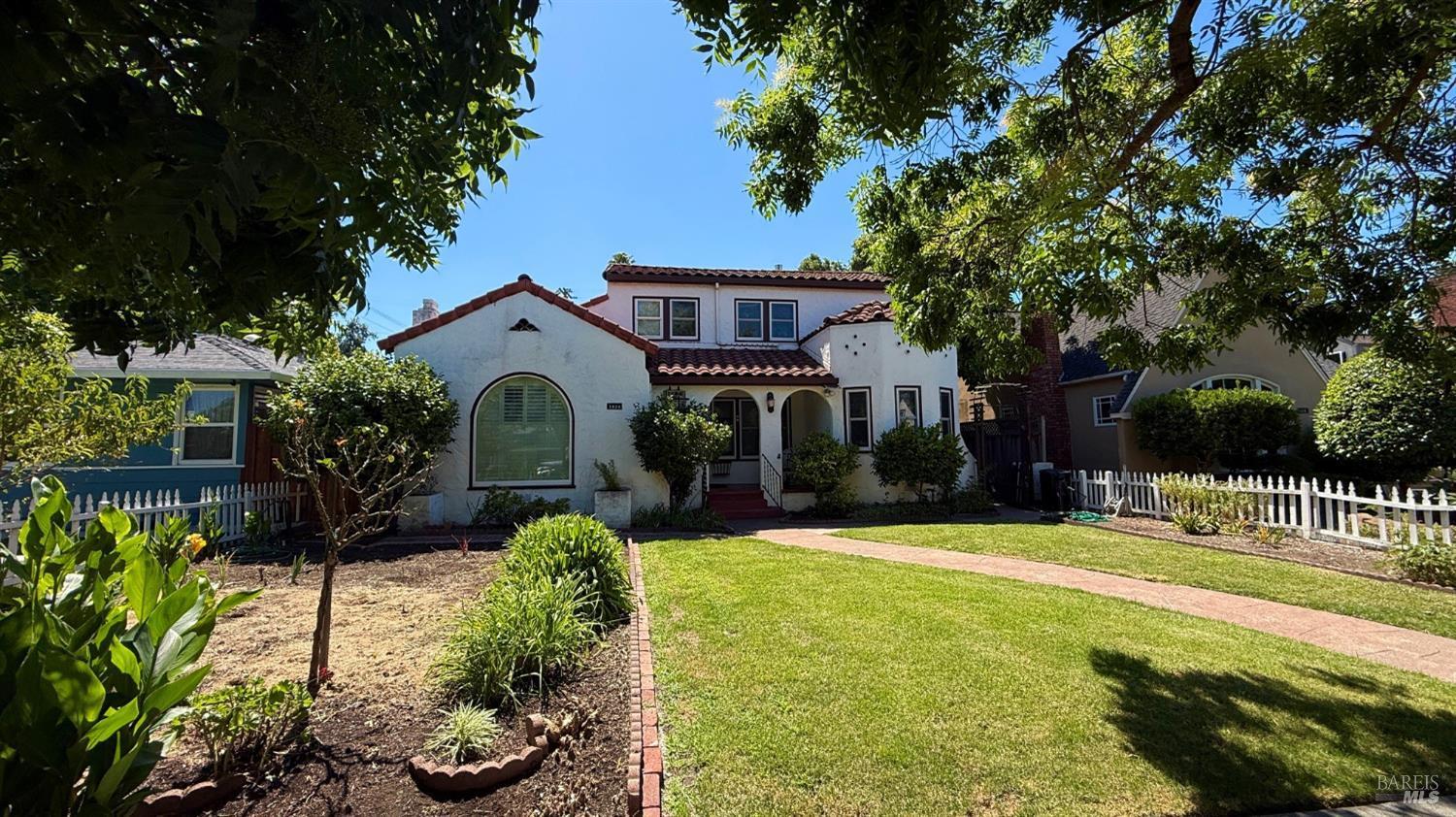 1824 Austin Way photo 2