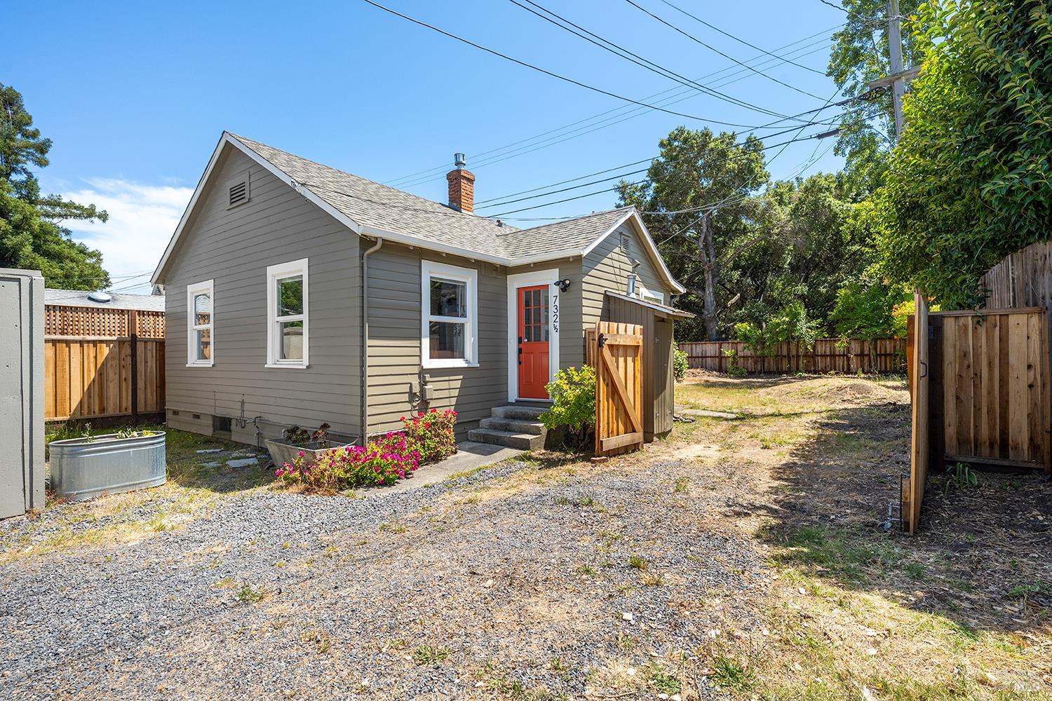 732 Petaluma Boulevard S photo 2