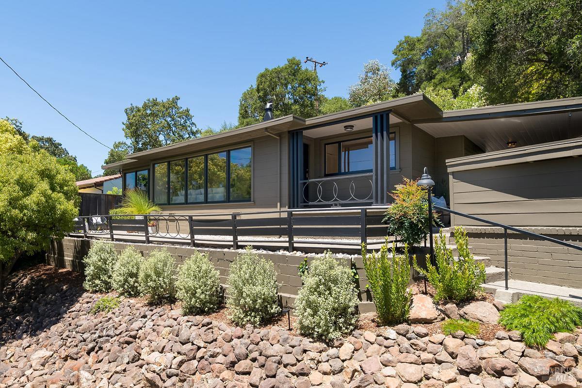 11 Sun View Avenue