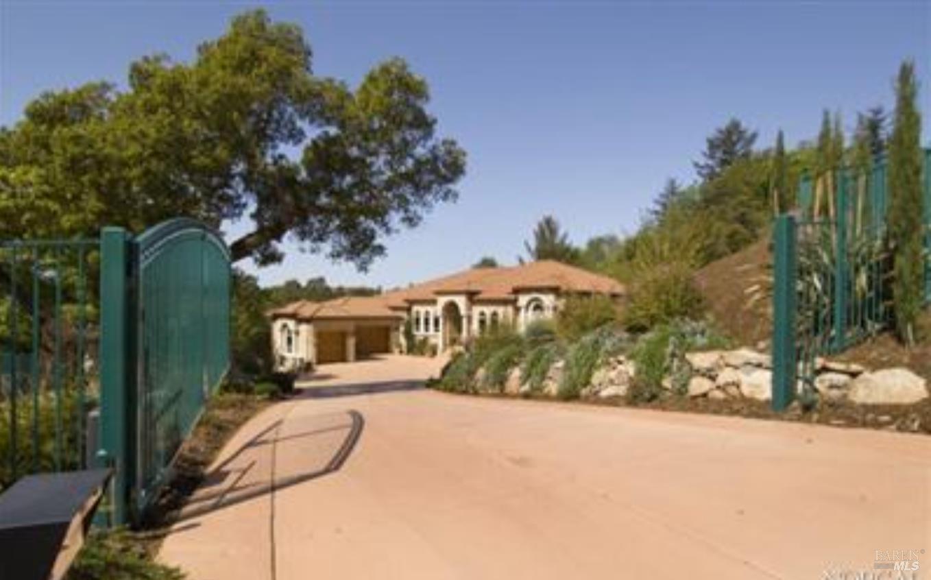 3600 Crown Hill Drive photo 2