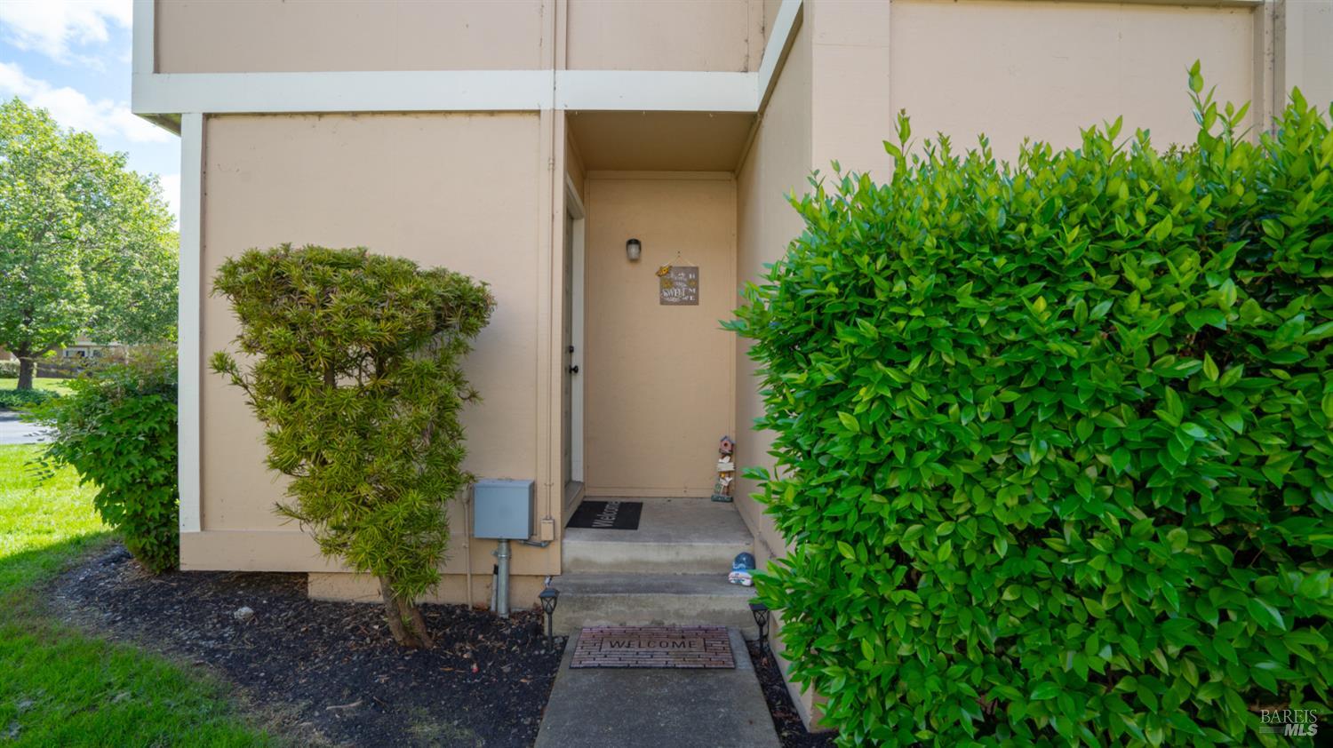 1333 Gold Way photo 2