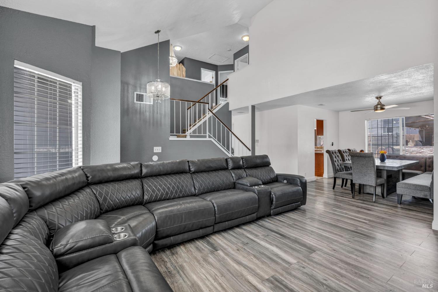 561200561_365e1d51-cd57-4b18-9954-063d0e6447cb.jpg