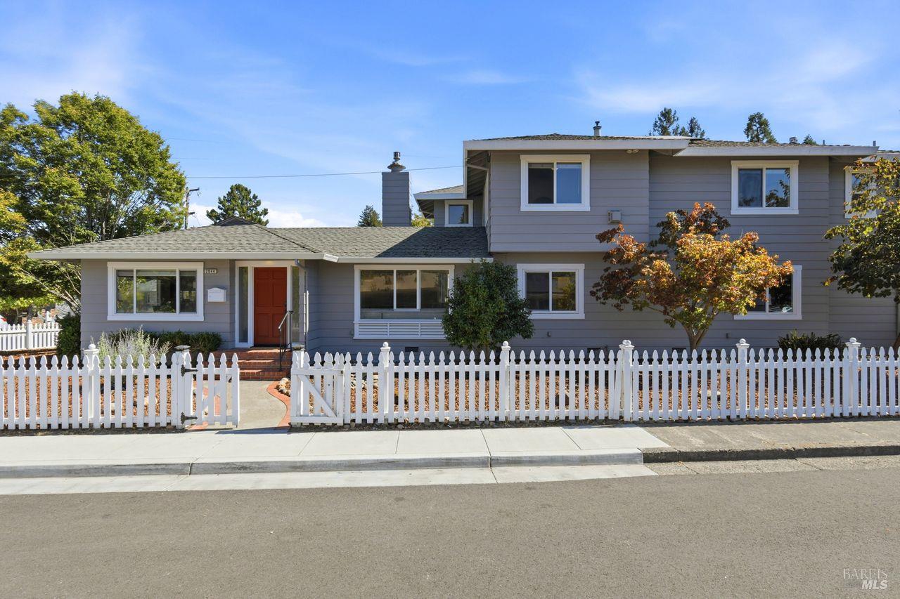 2044 Hawthorne Court