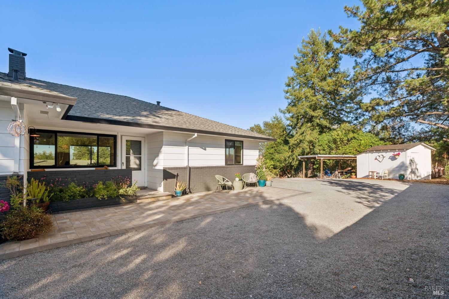 6370 Lone Pine Road photo 3