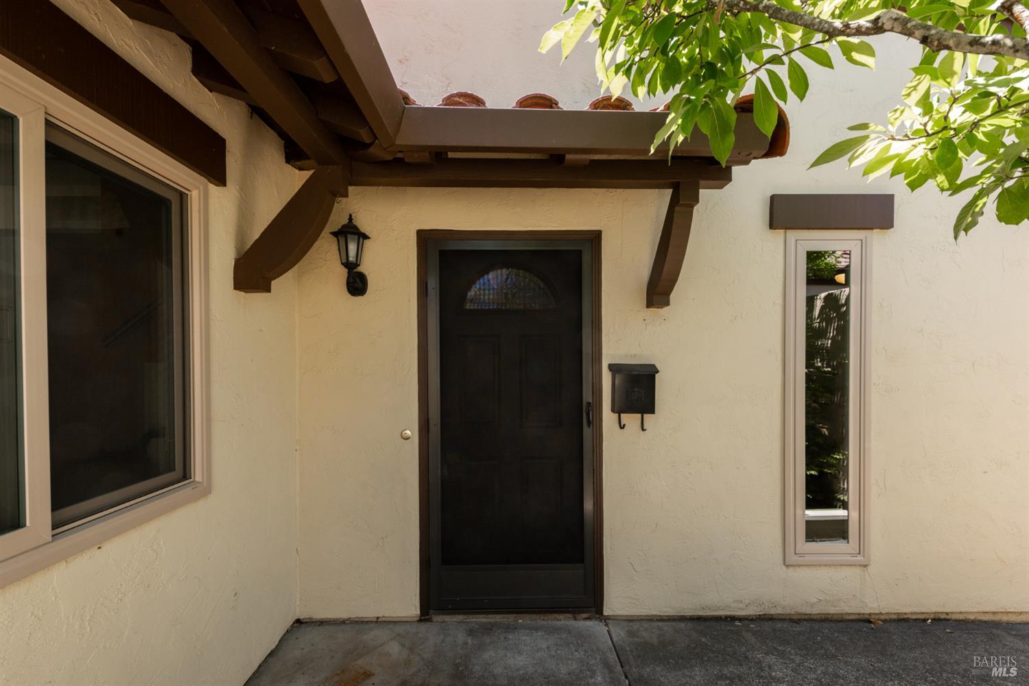 806 Shady Oak Drive photo 3