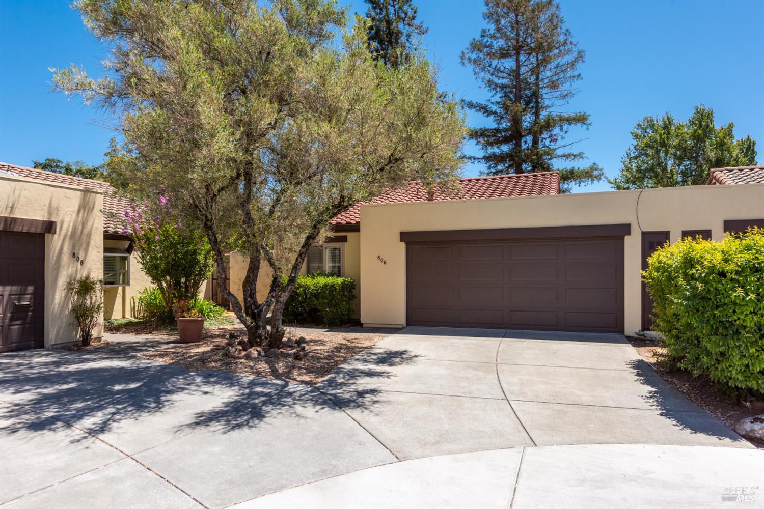 806 Shady Oak Drive photo 2